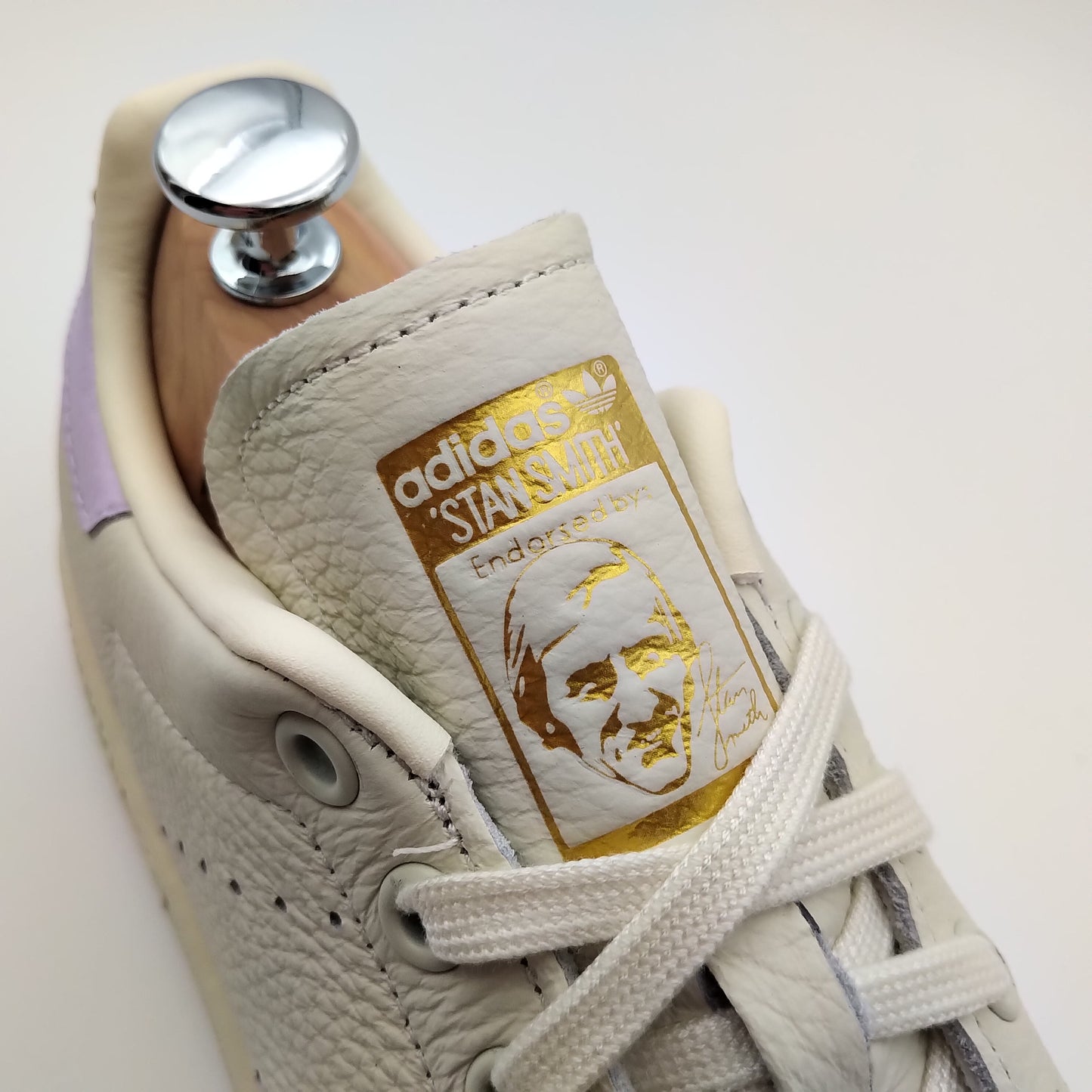 Adidas Stan Smith cuir beige crème et talon lila