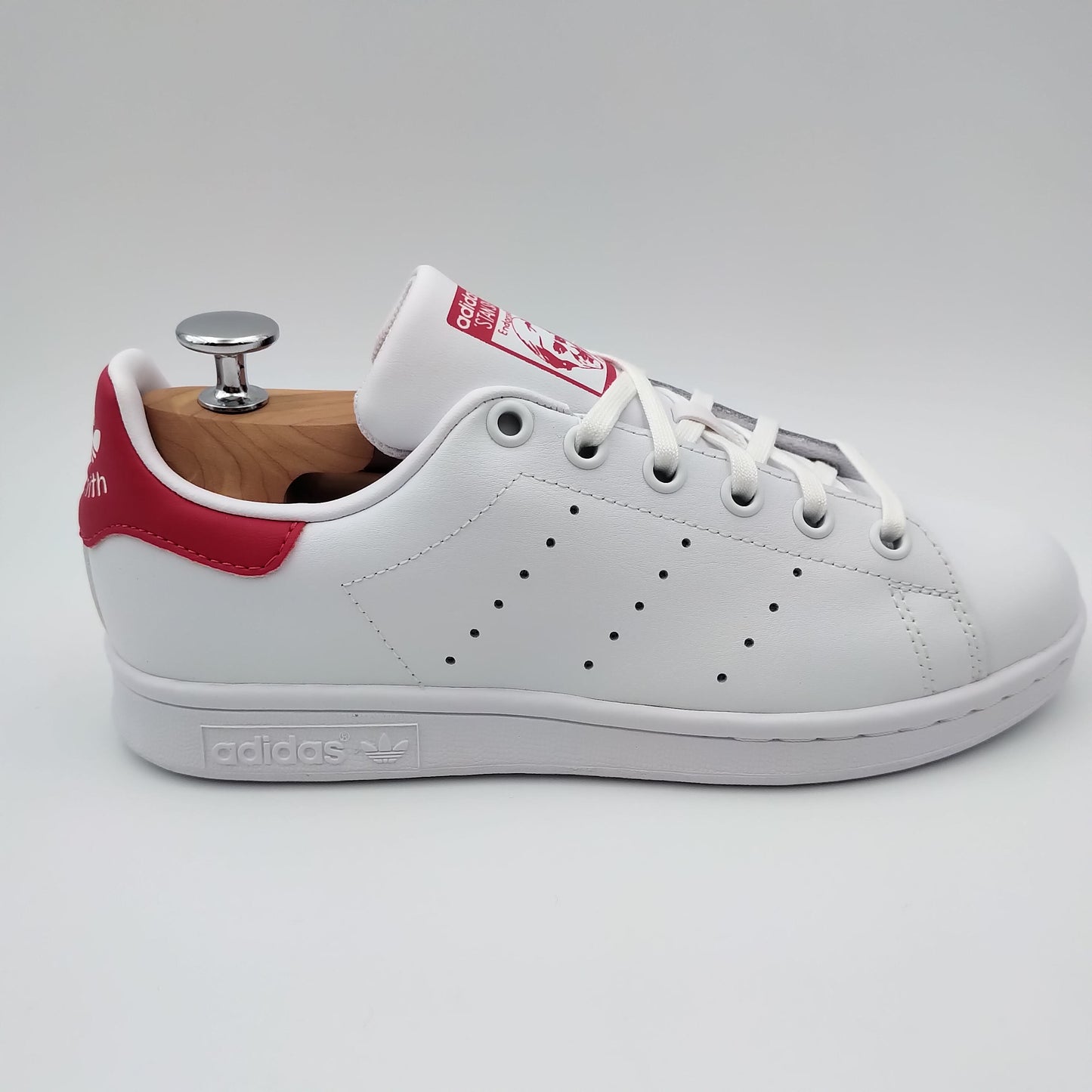 Adidas Stan Smith blanche avec talon rouge magenta