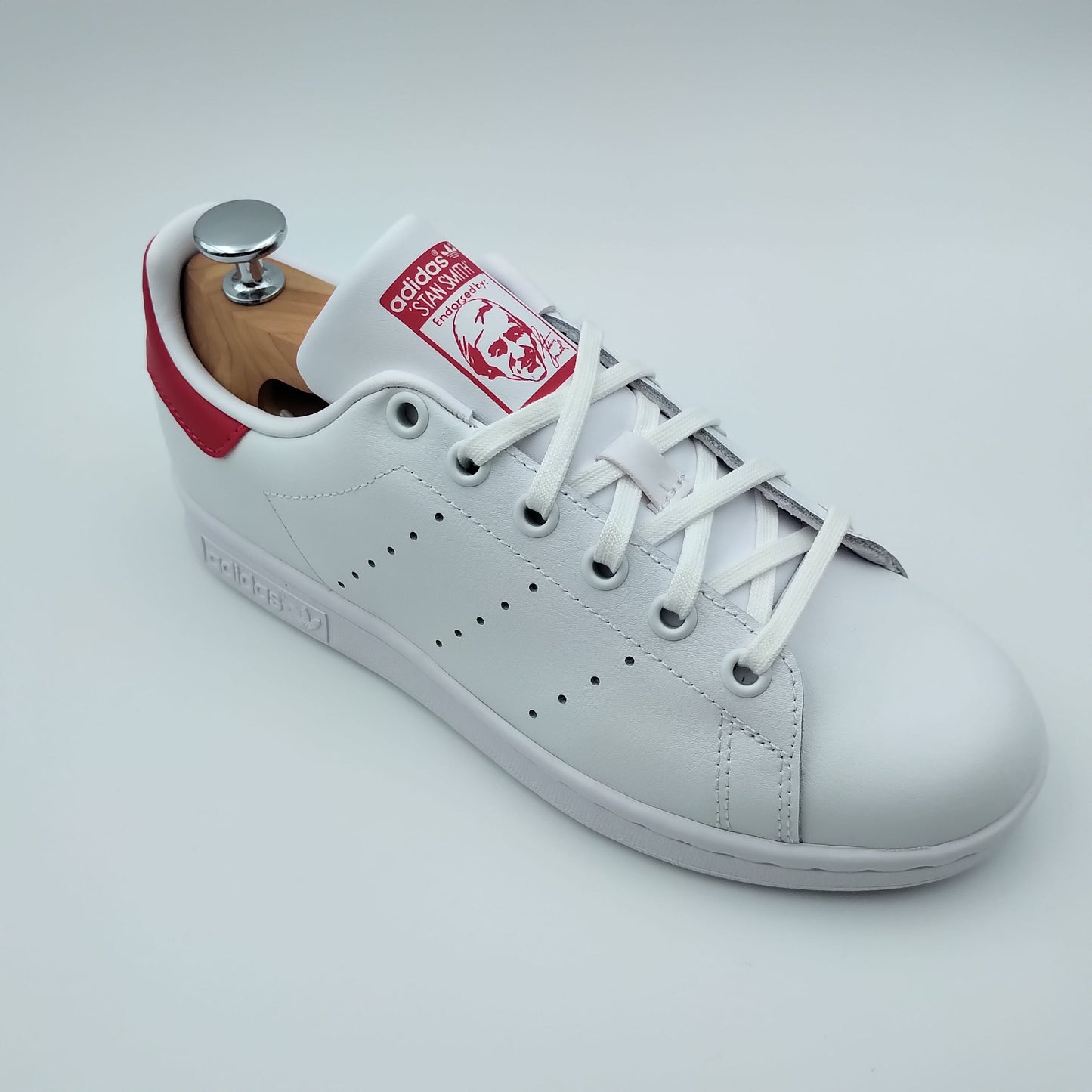Adidas Stan Smith blanche avec talon rouge magenta