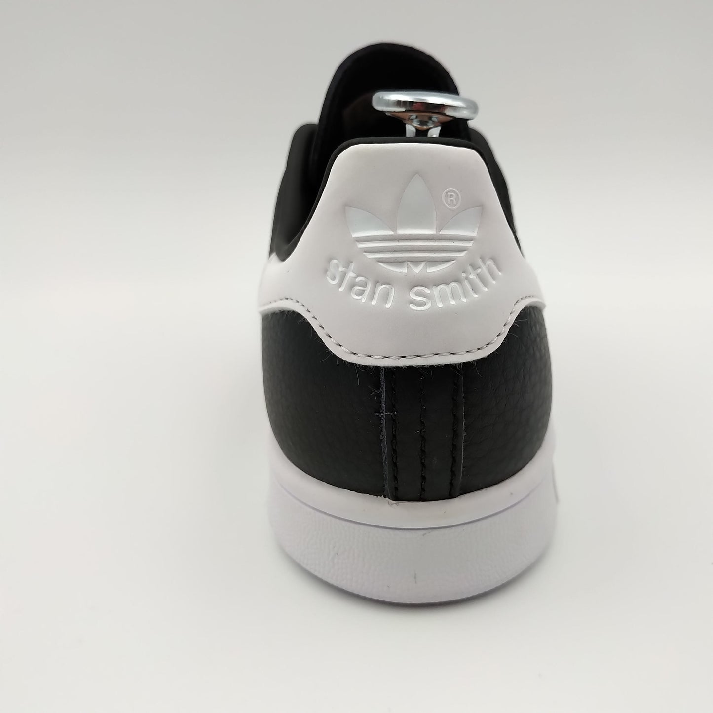 Adidas Stan Smith cuir noir et blanc et motifs dorés