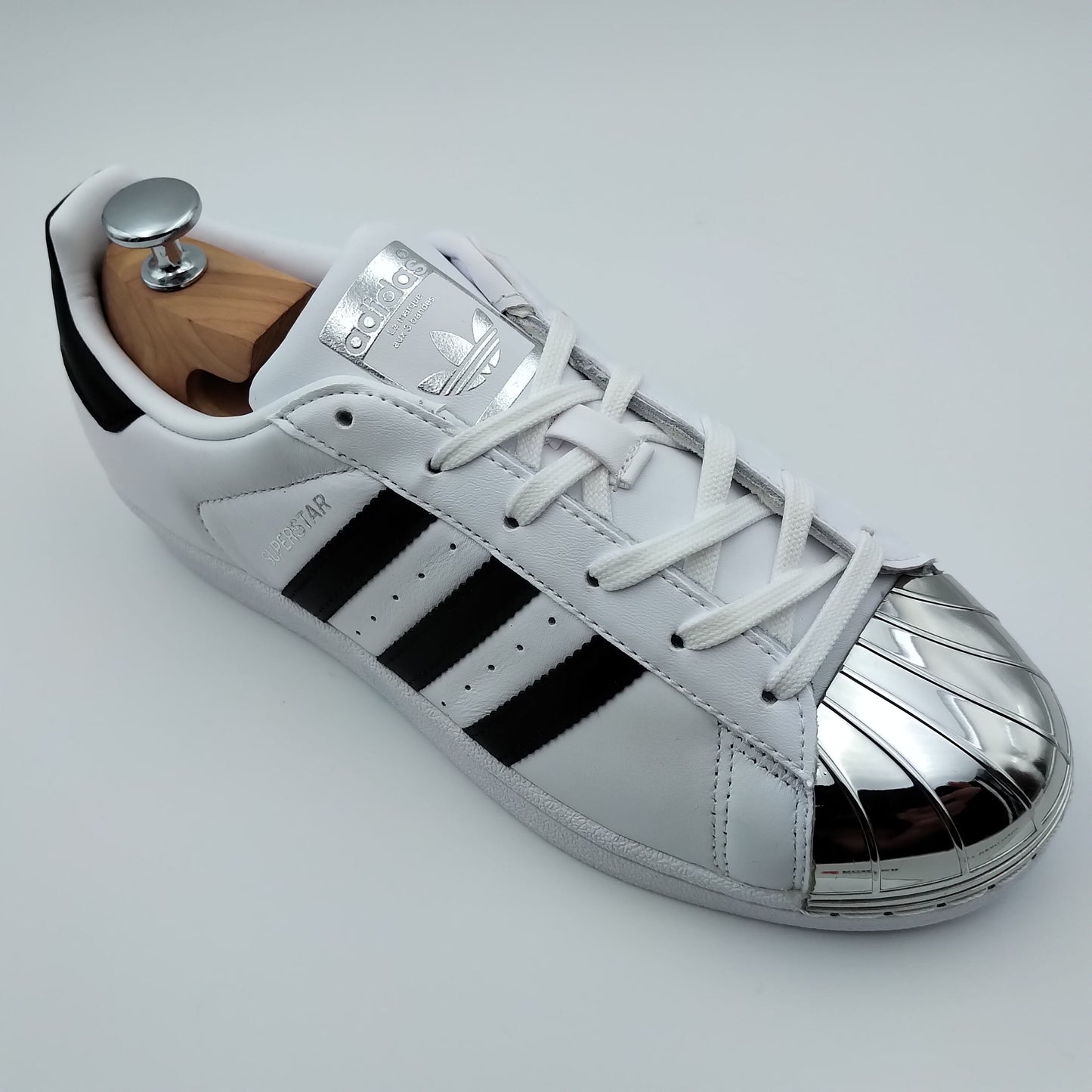 Adidas Superstar Metal Toe cuir blanc et coquille argentée