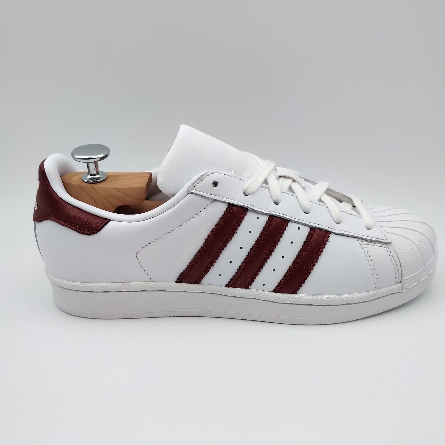 Adidas Superstar cuir blanc et bandes bordeaux