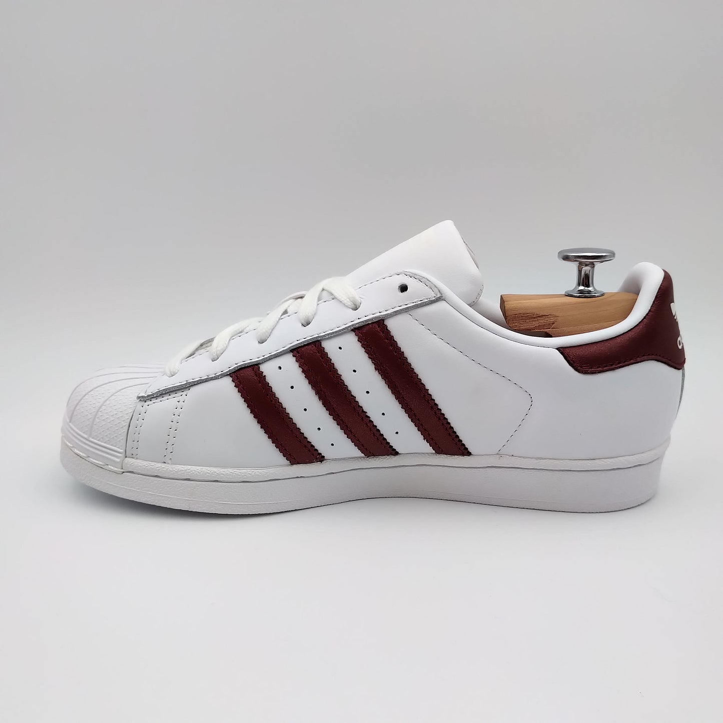 Adidas Superstar cuir blanc et bandes bordeaux