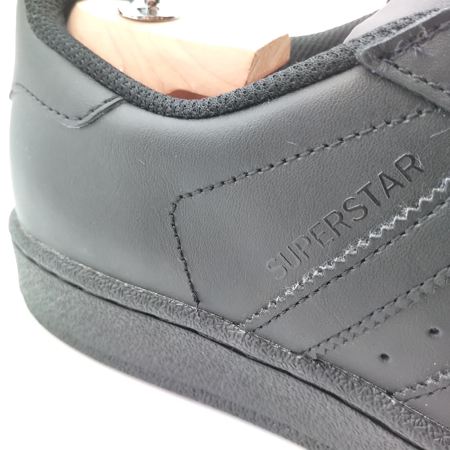 Adidas Superstar noir intégral