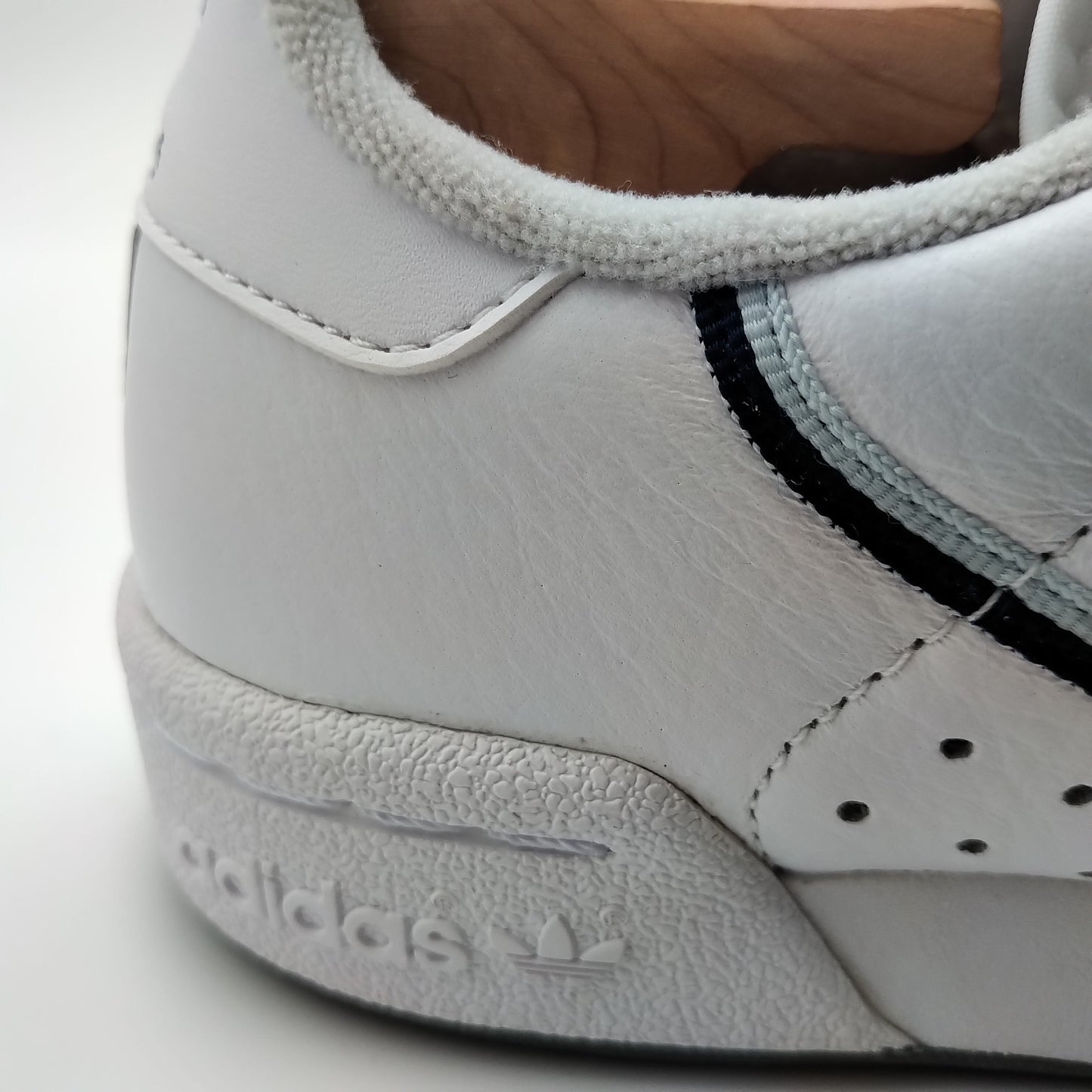 Adidas Continental 80 avec bandes et logo bleu