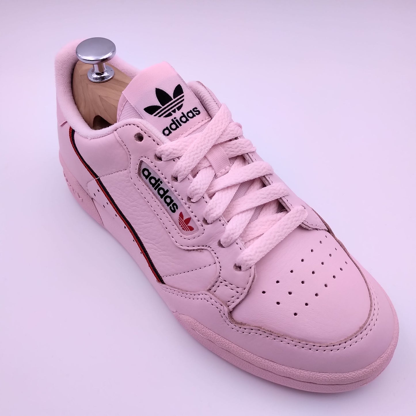Adidas Continental 80 cuir rose et bande noire et rouge