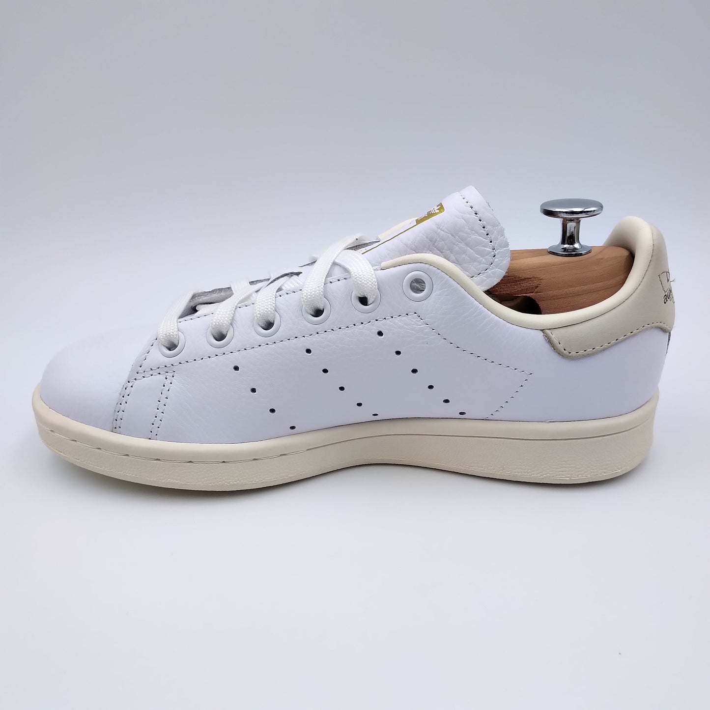 Adidas Stan Smith cuir blanc et semelle beige