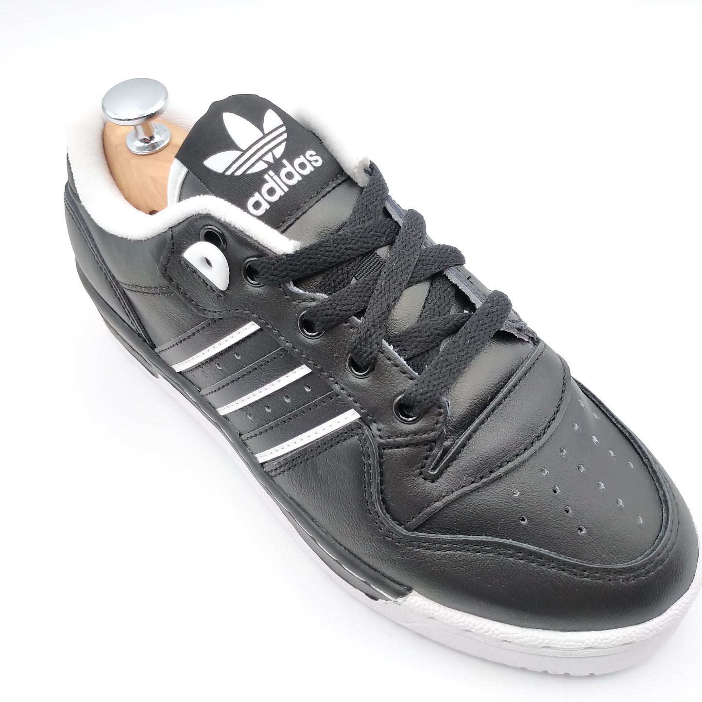 Adidas Rivarly noir avec bandes blanches fines