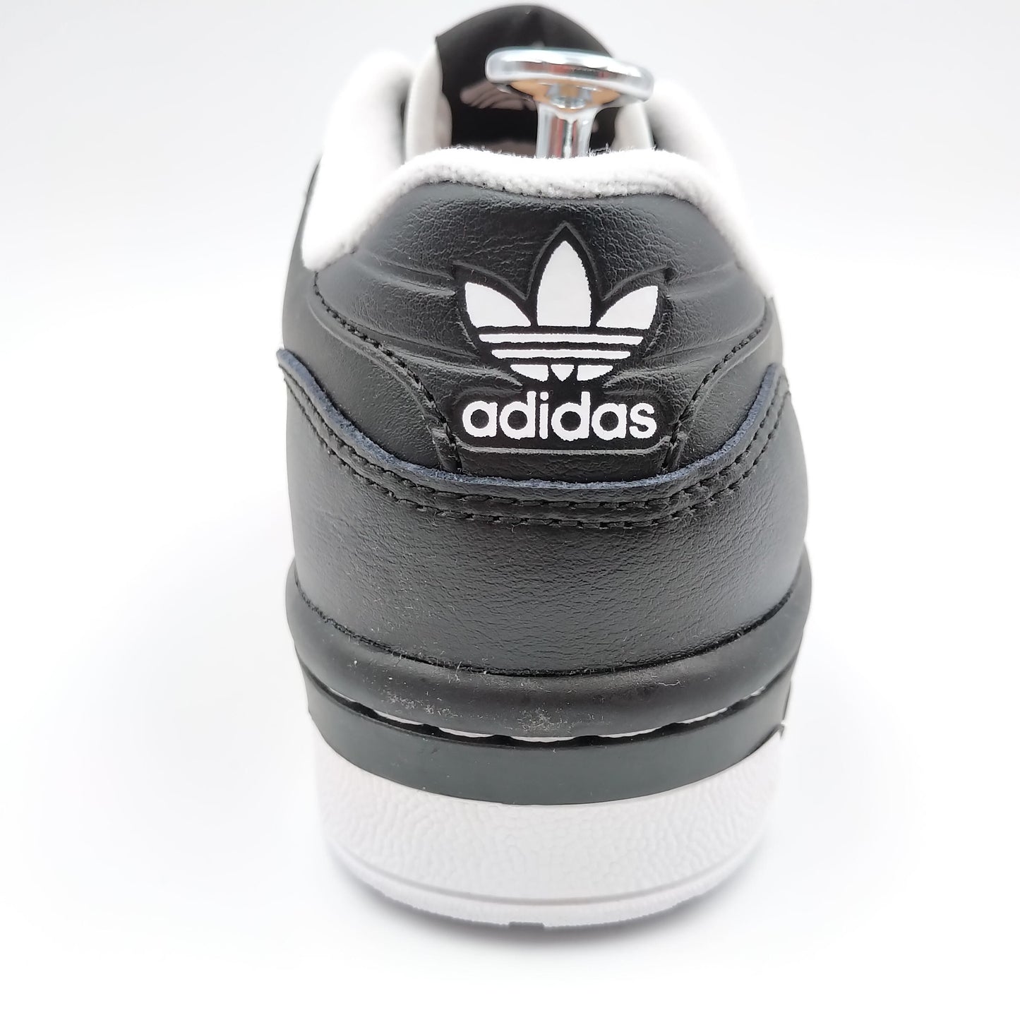 Adidas Rivarly noir avec bandes blanches fines