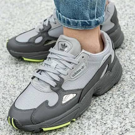 Adidas Falcon nuances de gris