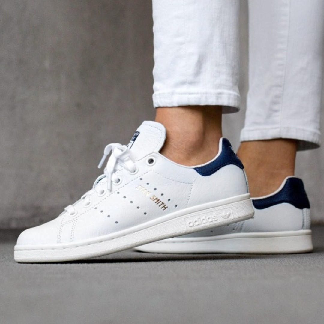 Stan Smith blanches talon bleu marine