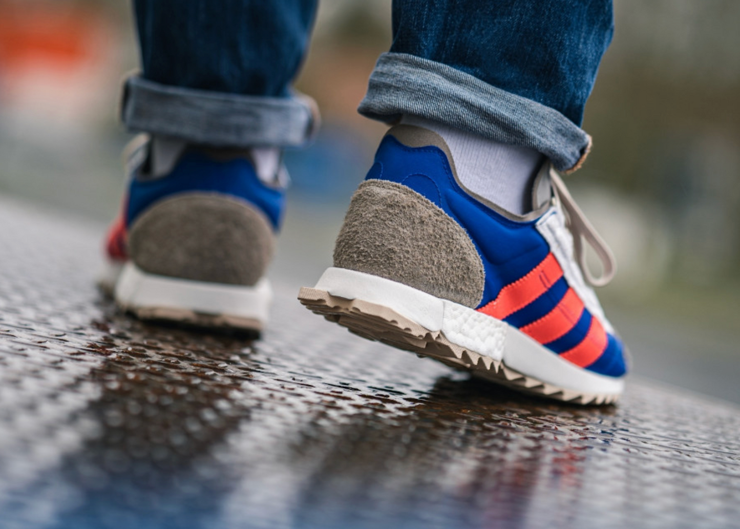Adidas SL7600 bleu et grise avec bandes rouges