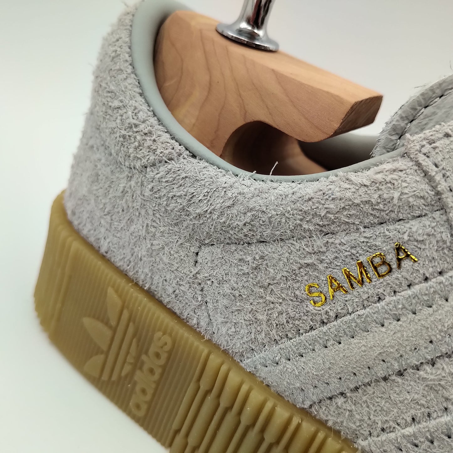 Adidas Sambarose daim gris intégral et semelle marron