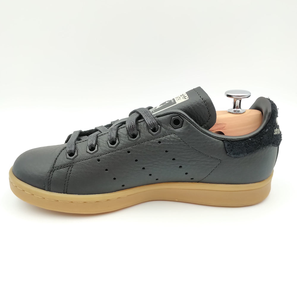 Adidas Stan Smith cuir noir et semelle marron