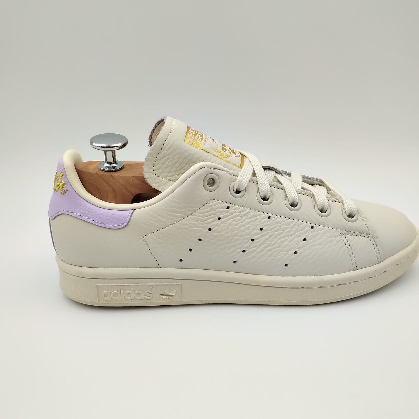 Adidas Stan Smith cuir beige crème et talon lila