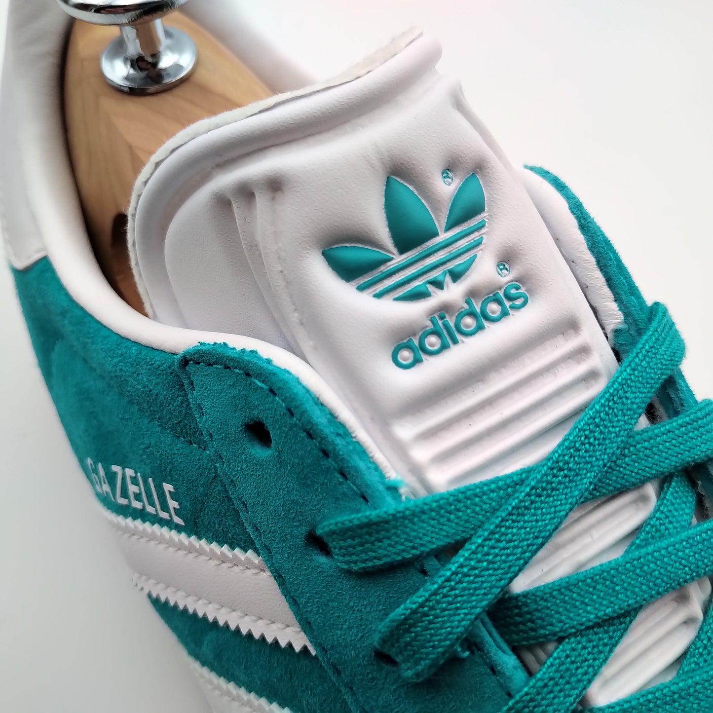 Adidas Gazelle vert émeraude et bandes blanches
