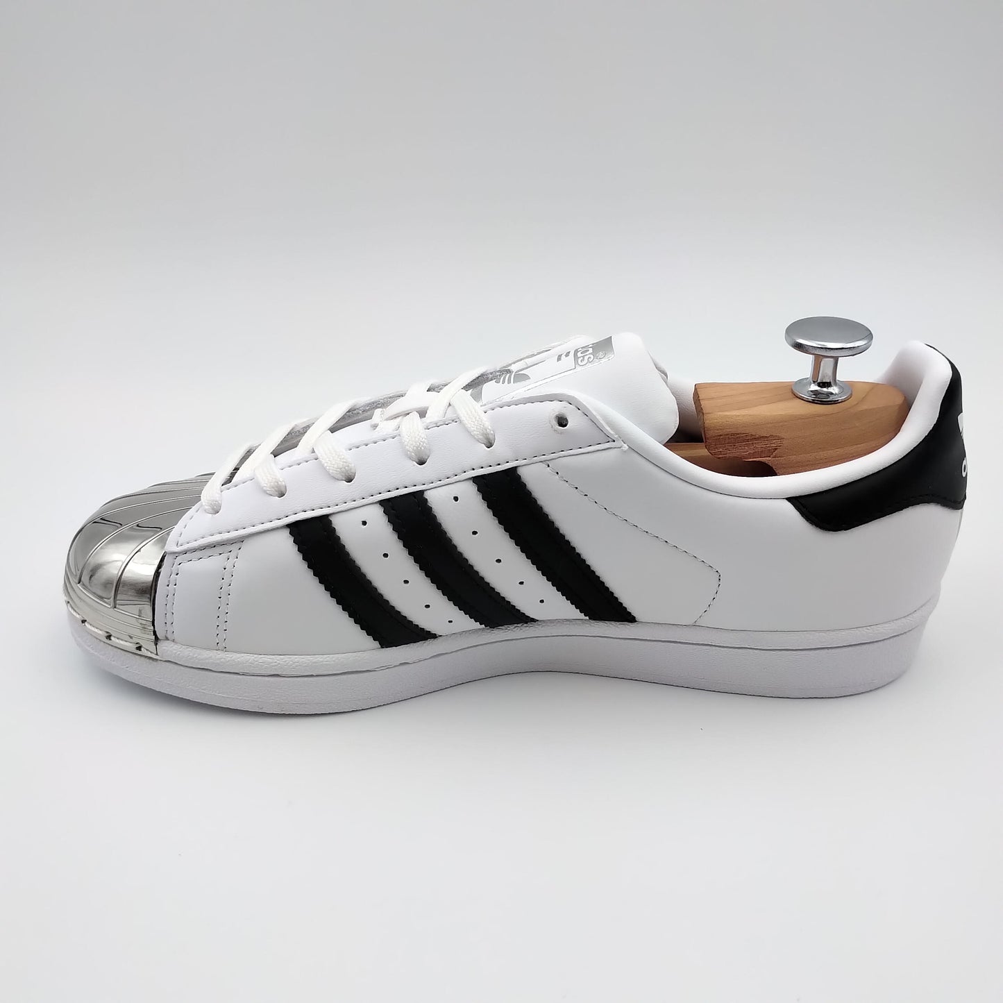 Adidas Superstar Metal Toe cuir blanc et coquille argentée