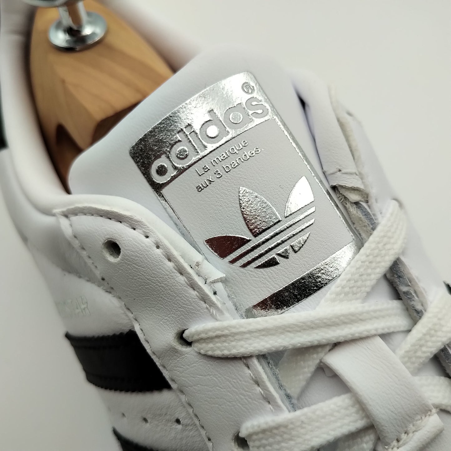 Adidas Superstar Metal Toe cuir blanc et coquille argentée