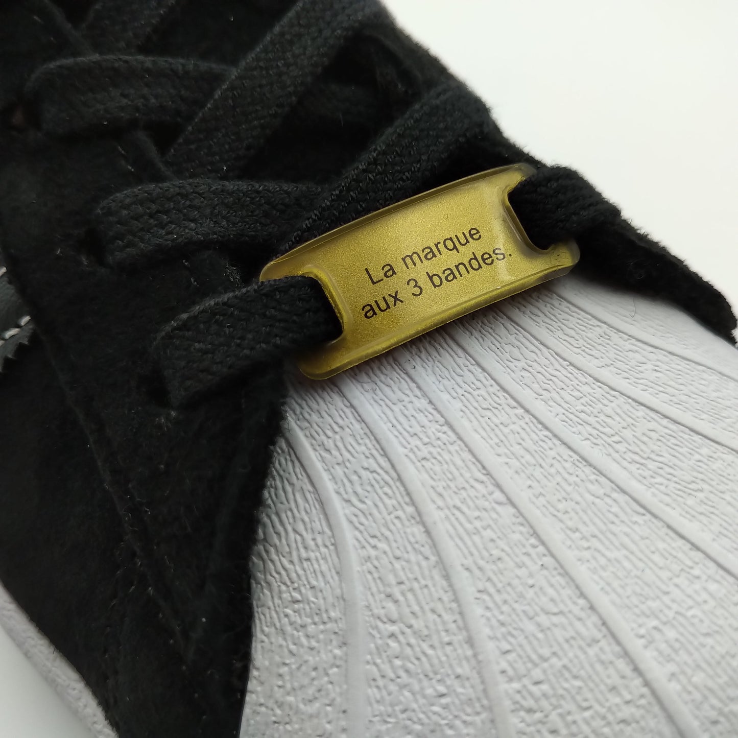 Adidas Superstar noir avec bandes grises