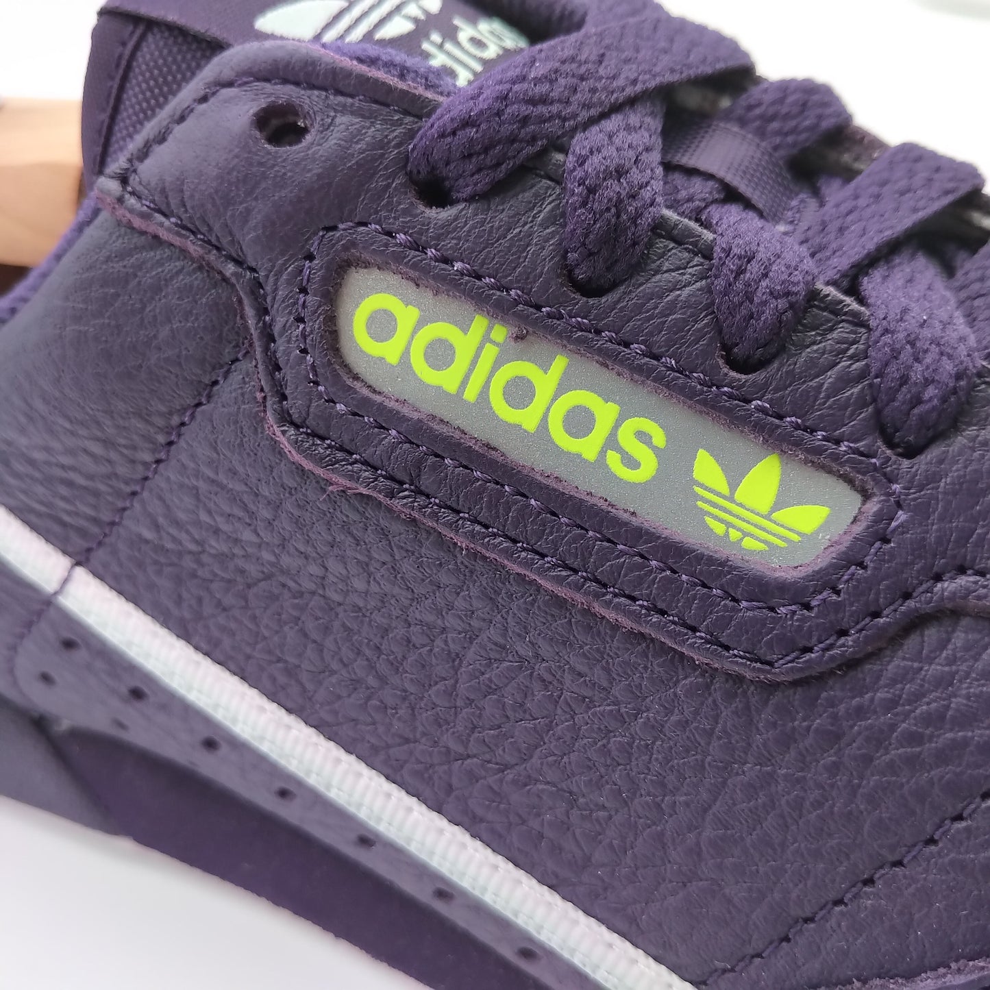 Adidas Continental 80 cuir violet et bandes blanches