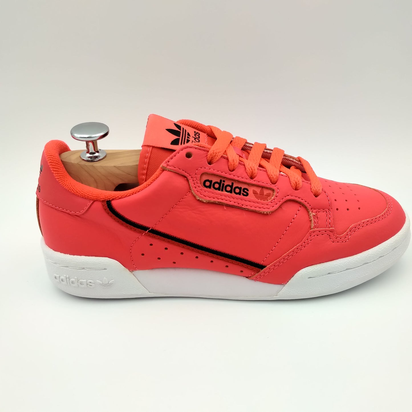 Adidas Continental 80 fuchsia avec bandes noir et rouge
