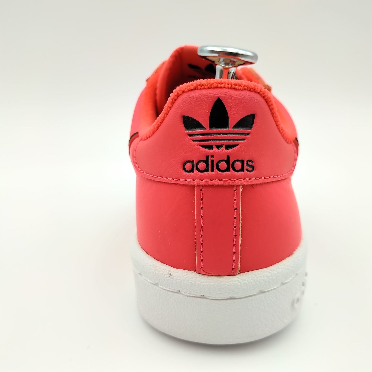 Adidas Continental 80 fuchsia avec bandes noir et rouge