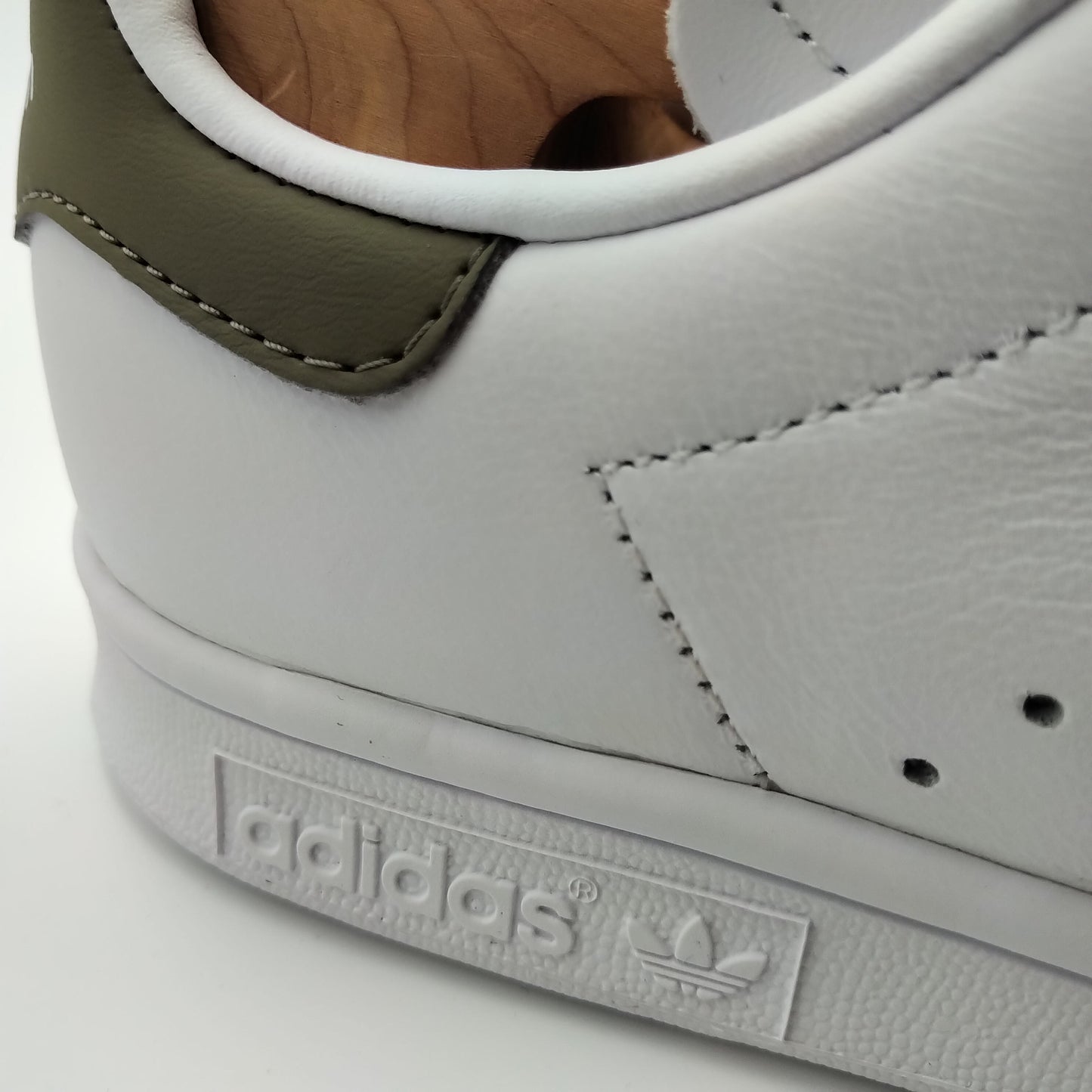 Adidas Stan Smith cuir blanc et talon kaki