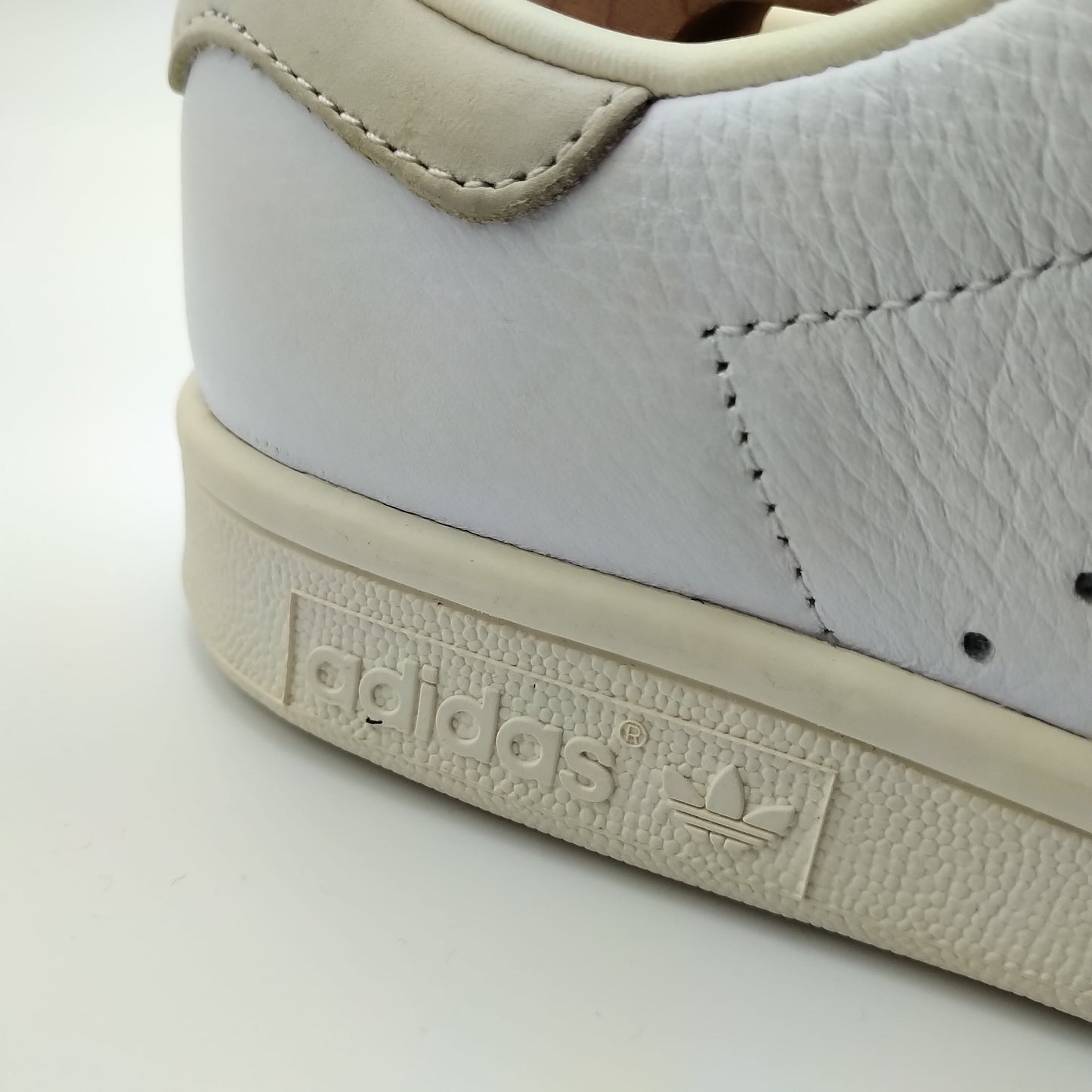Adidas Stan Smith cuir blanc et semelle beige