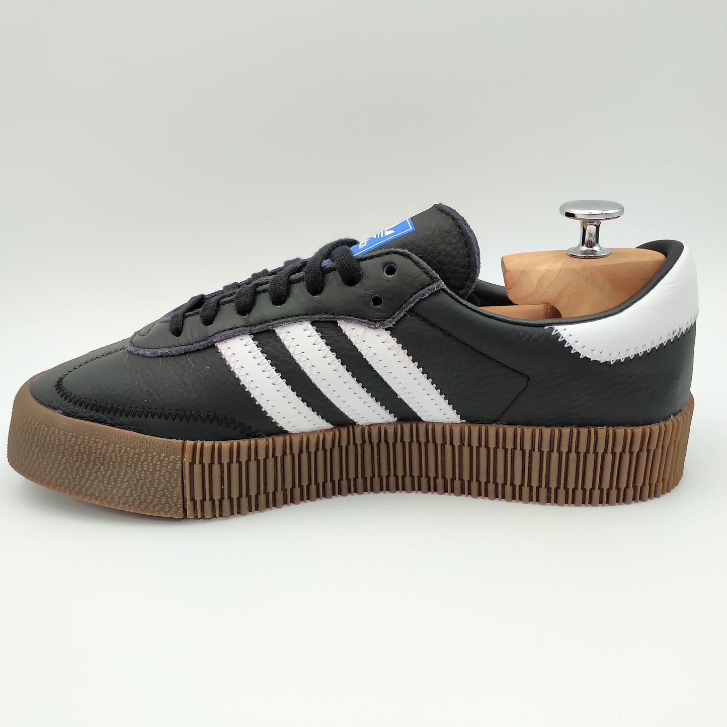 Adidas Sambarose cuir noir et bandes blanches
