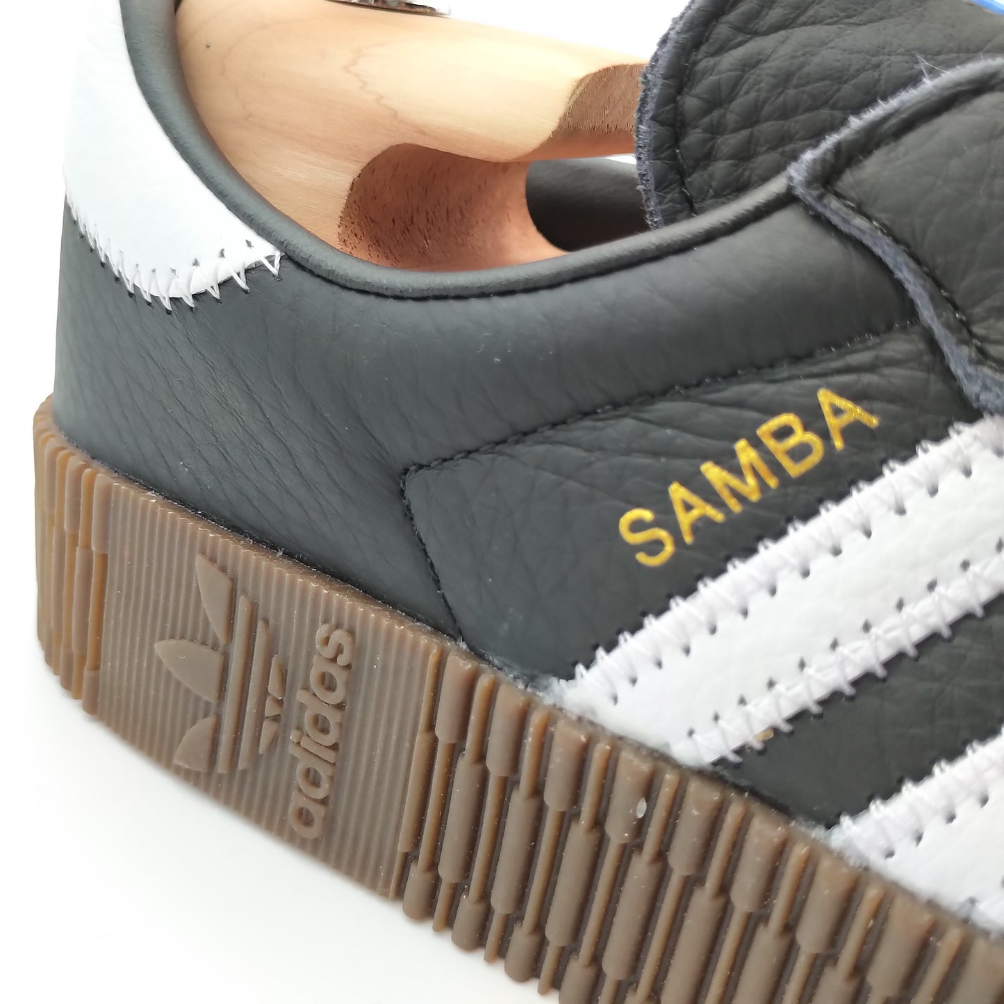 Adidas Sambarose cuir noir et bandes blanches