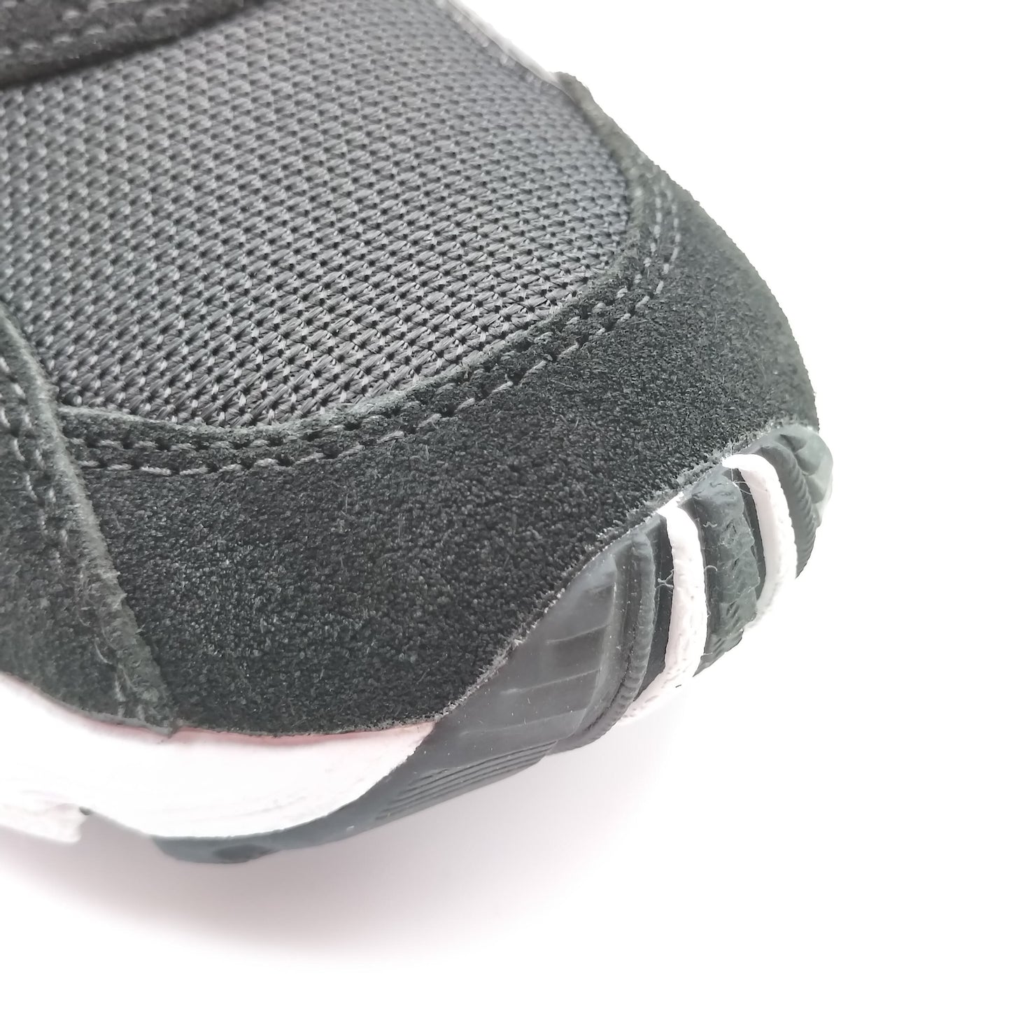Adidas Falcon noir avec motifs dorés