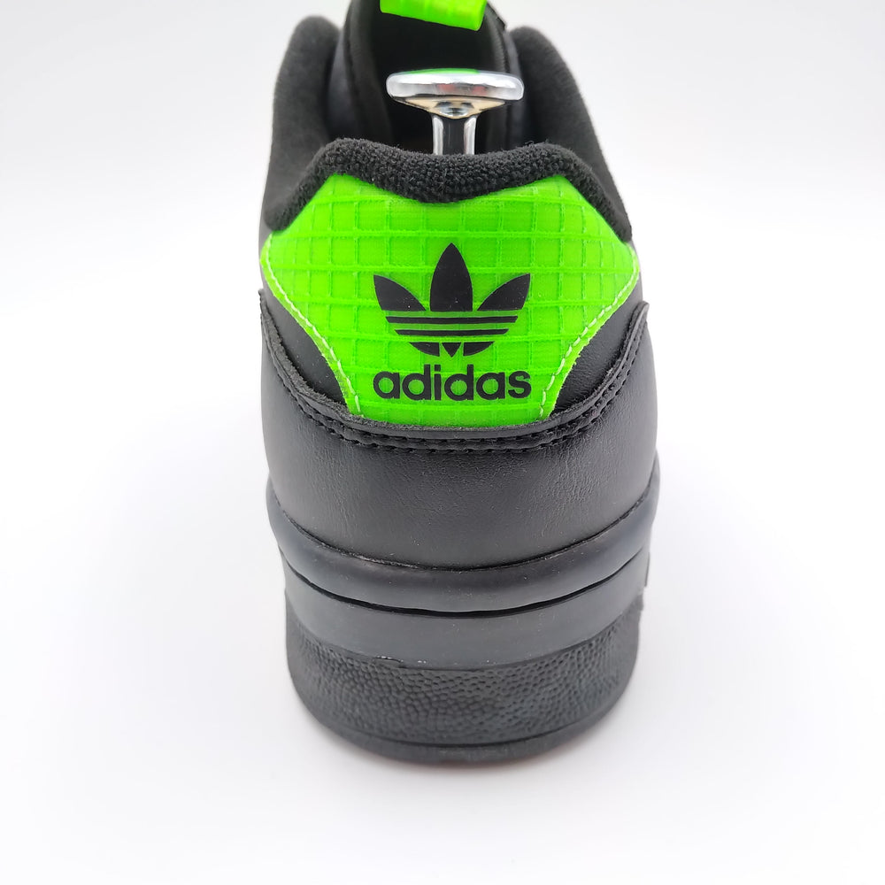 Adidas Rivalry Low noir et motifs fluo verts