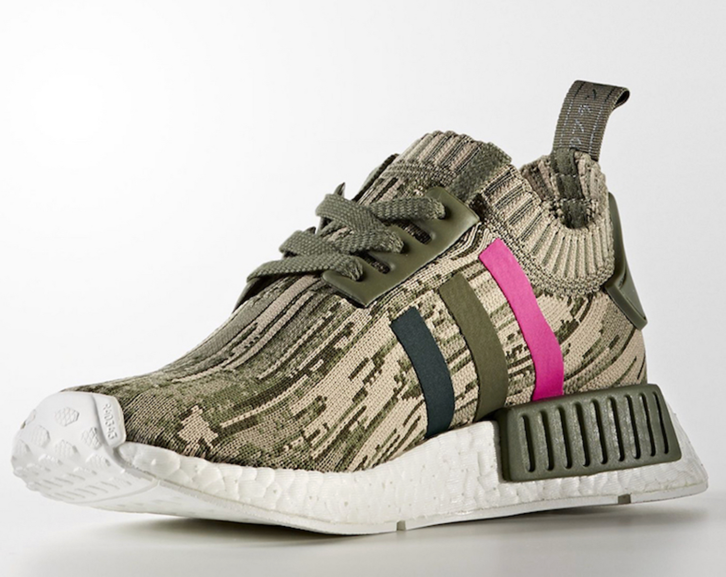 Adidas NMD_R1 verte kaki et bande rose