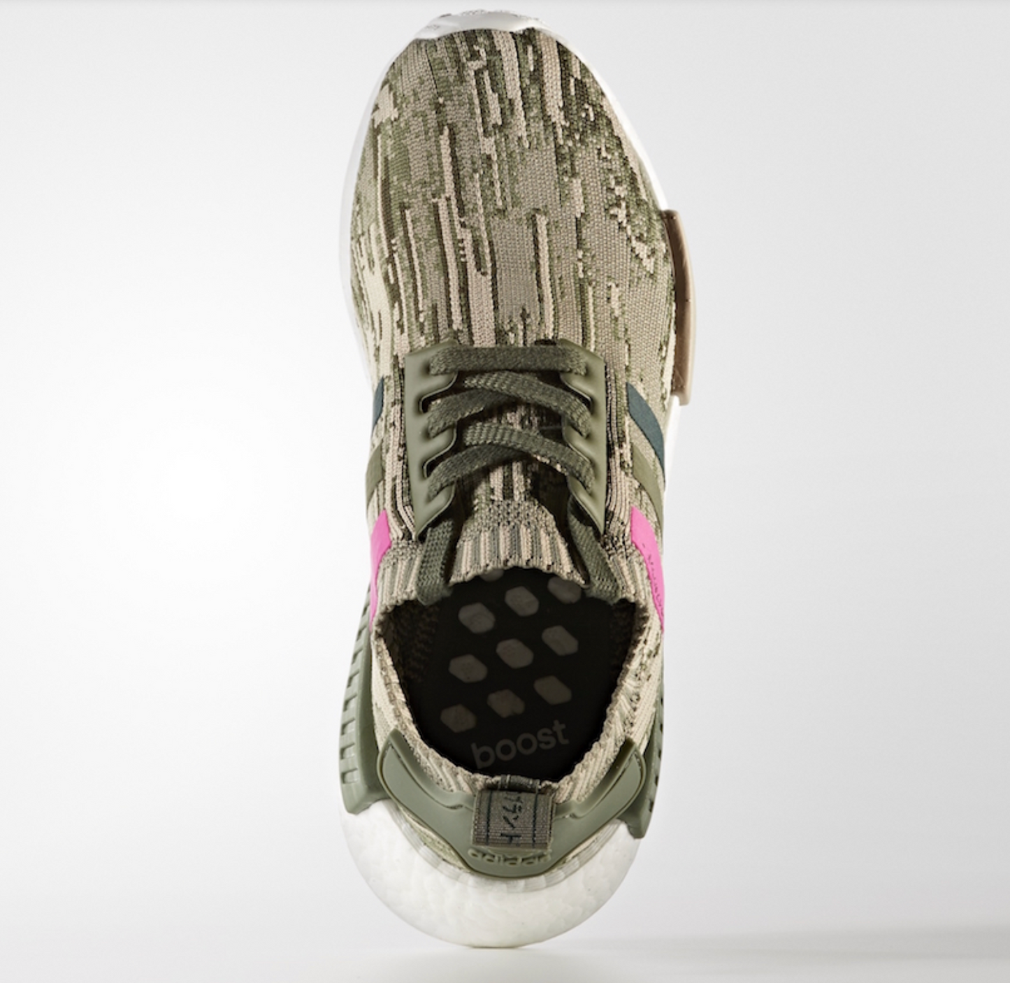 Adidas NMD_R1 verte kaki et bande rose